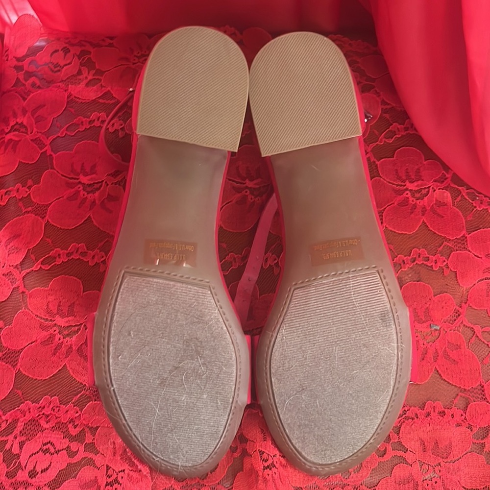 Red Strap Heel - Picture 3 of 3